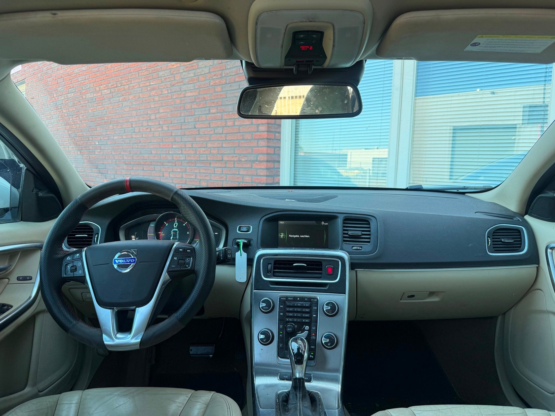 Volvo V60 2.4 D6 AWD Plug-In Hybrid Summum / Pano / Leder /, Auto's, Automaat, Met garantie (alle), Wit, Vierwielaandrijving