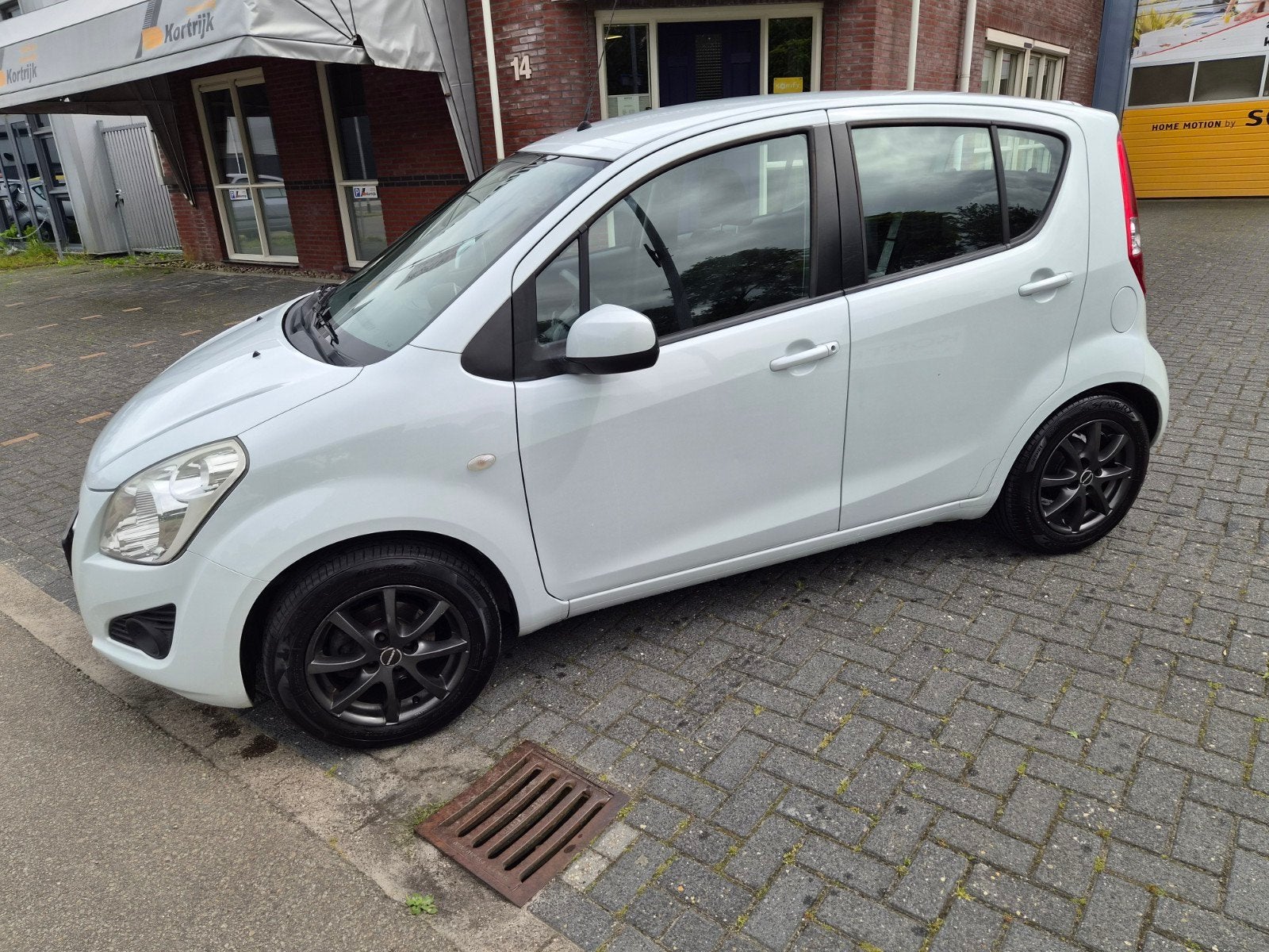 Suzuki Splash 1.0 2013 Wit, Stof, 31 €/maand, Origineel Nederlands, Handgeschakeld