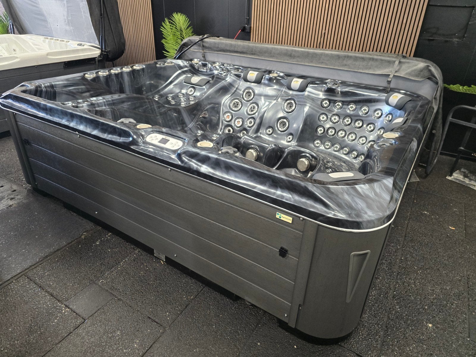 Jacuzzi Showroom Winschoten - Jong gebruikte Jacuzzi’s, Ophalen, Trap, 9672bj, Jacuzzinord
