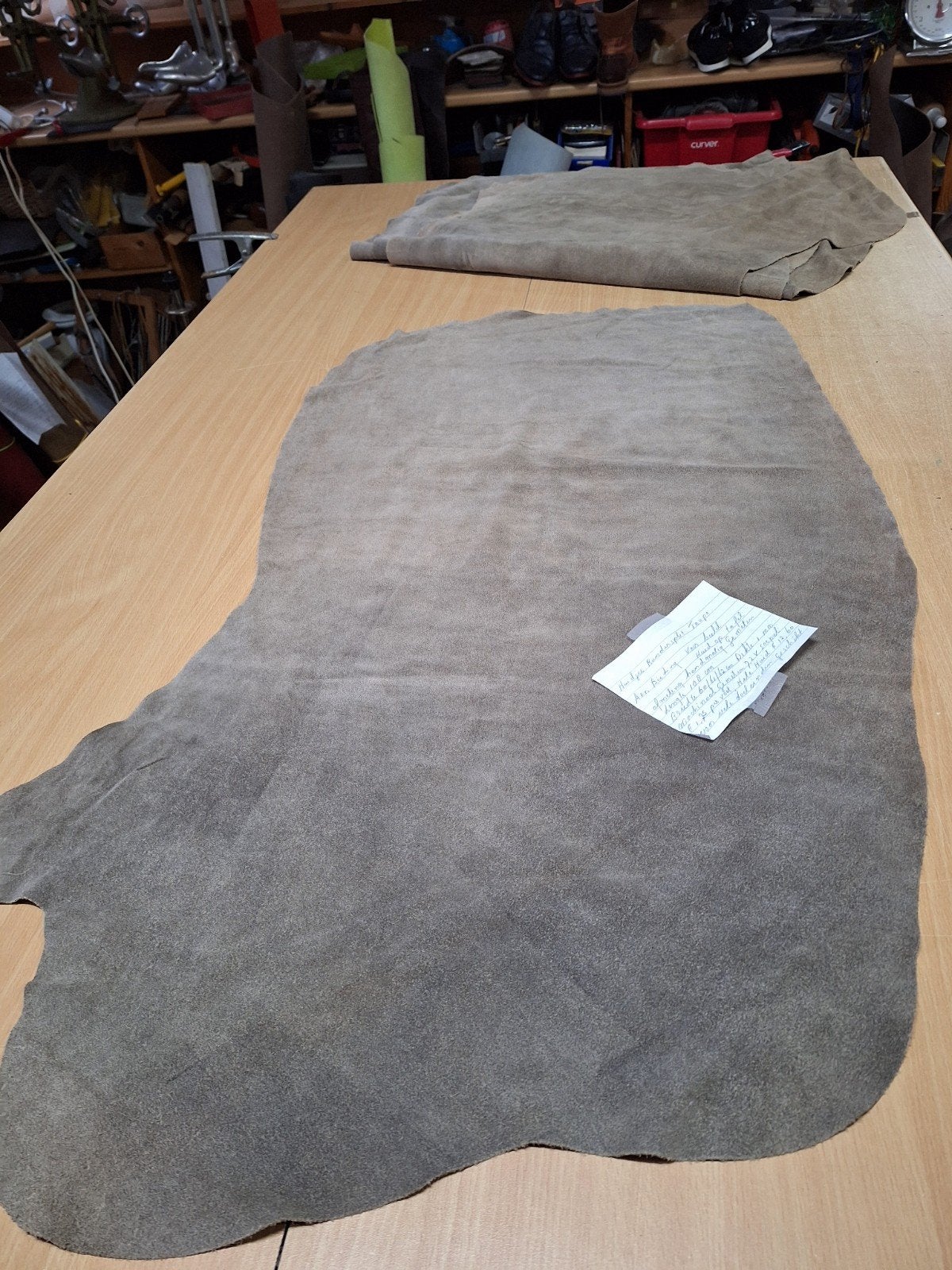 Huiden Rundersplit, kleur, Taupe, Dikte 1 mm., Overige kleuren, Leer of Kunstleer, Nieuw, Ophalen of Verzenden