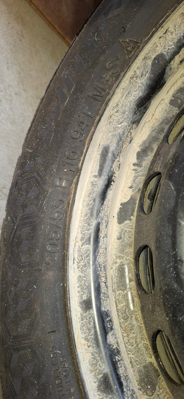 spijkerbanden met metalen velg, Ophalen, Zo goed als nieuw