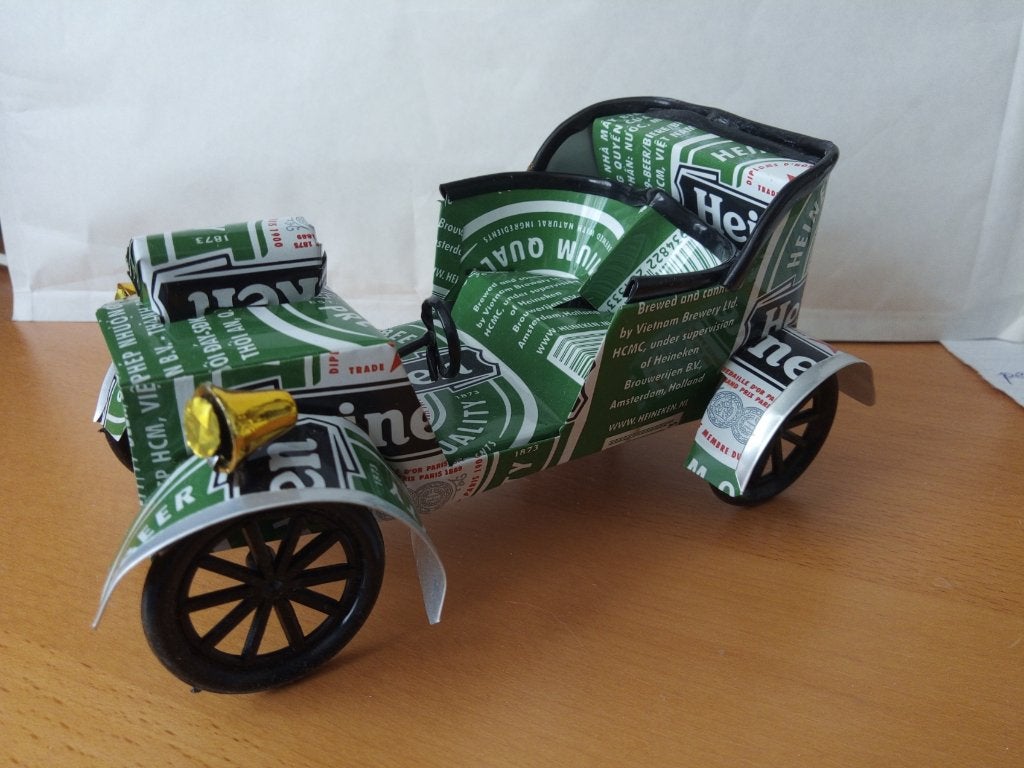 Modelauto gemaakt van Heineken blikjes, Ophalen of Verzenden, Zo goed als nieuw, Overige typen, Heineken