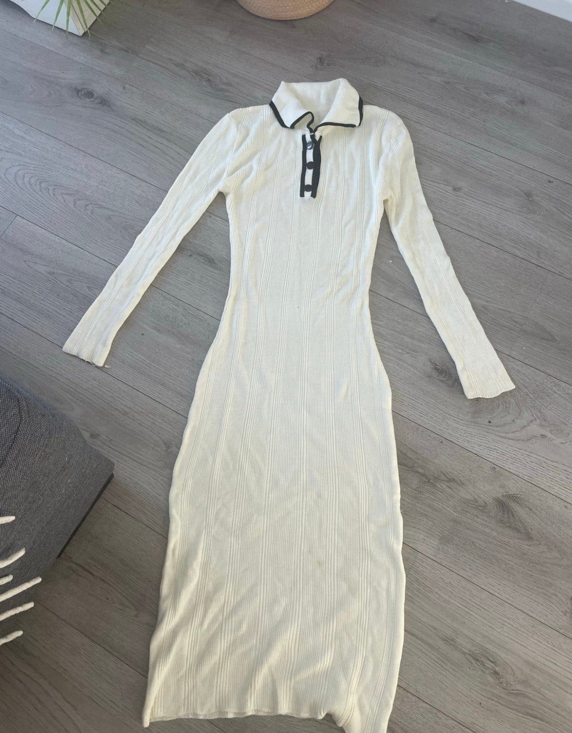 Wit geribd midi-jurk met kraag en knoopjes maat M, Wit, Ophalen of Verzenden, Maat 36 (S), Gedragen