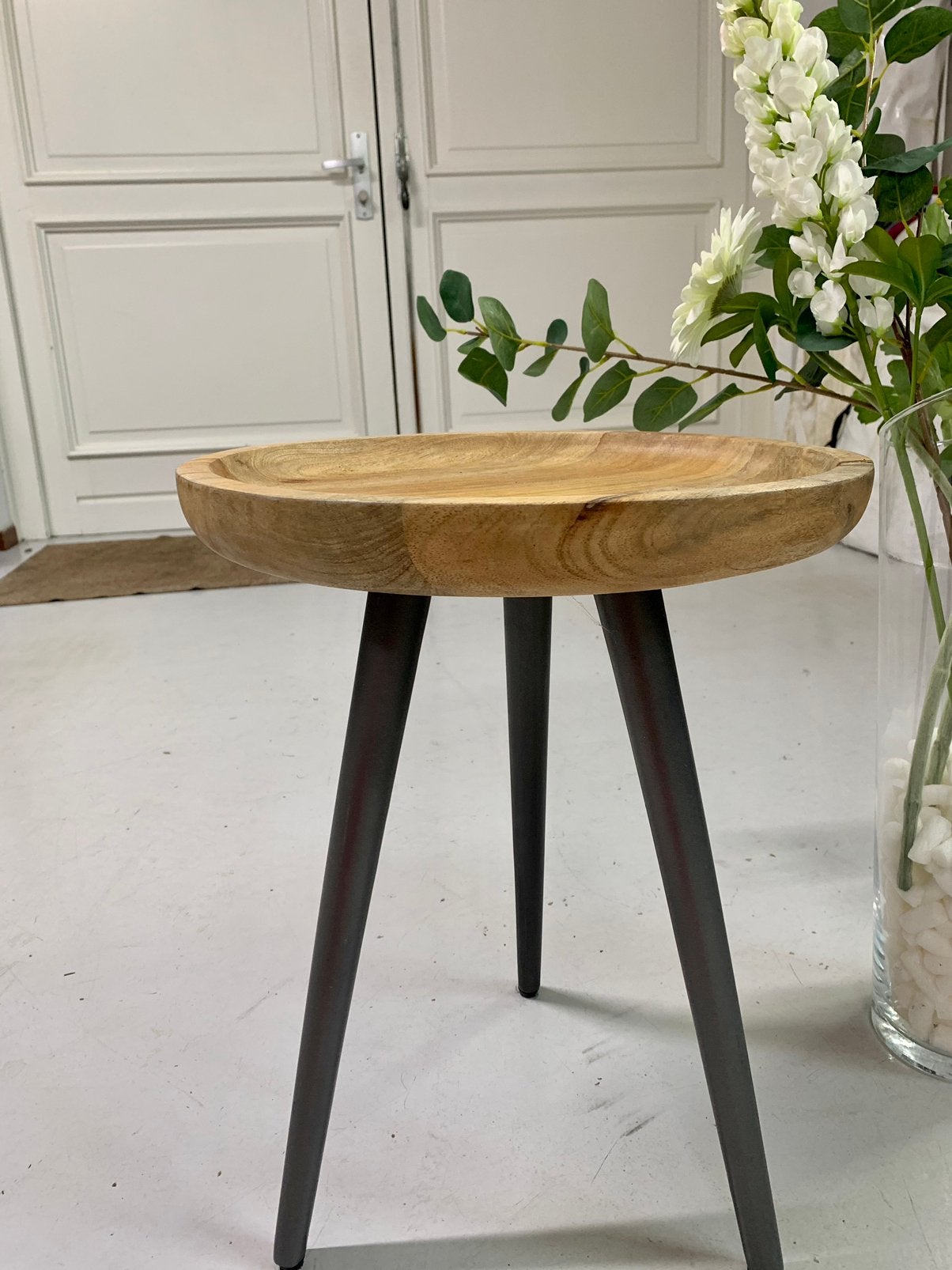 Ronde bijzettafel van mangohout met metalen poten, Minder dan 55 cm, Rond, Zo goed als nieuw, Hout