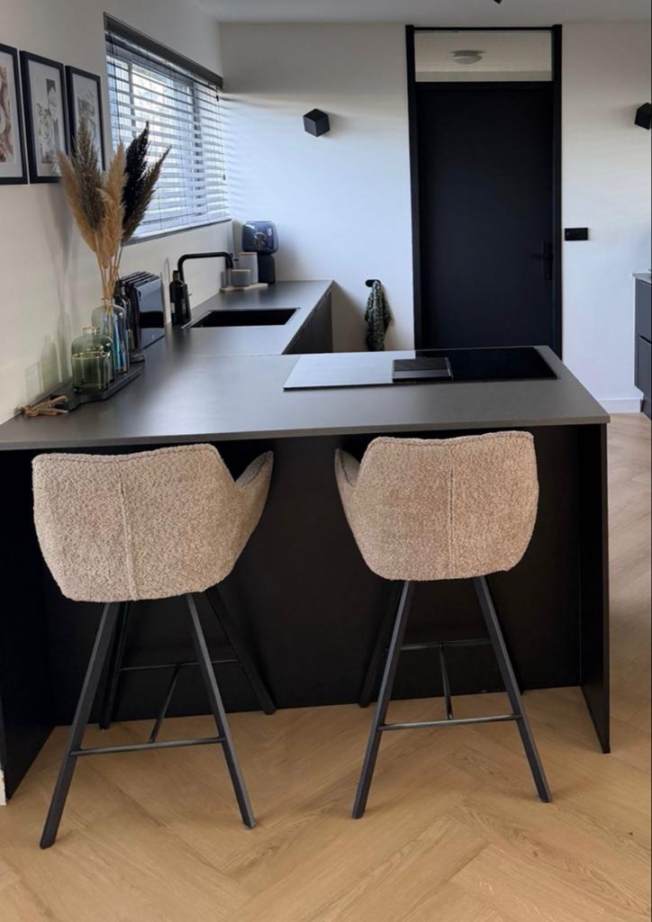 Set van 2 moderne barkrukken - perfect voor uw keuken, Met voetsteun, 60 tot 90 cm, Ophalen of Verzenden, Zo goed als nieuw