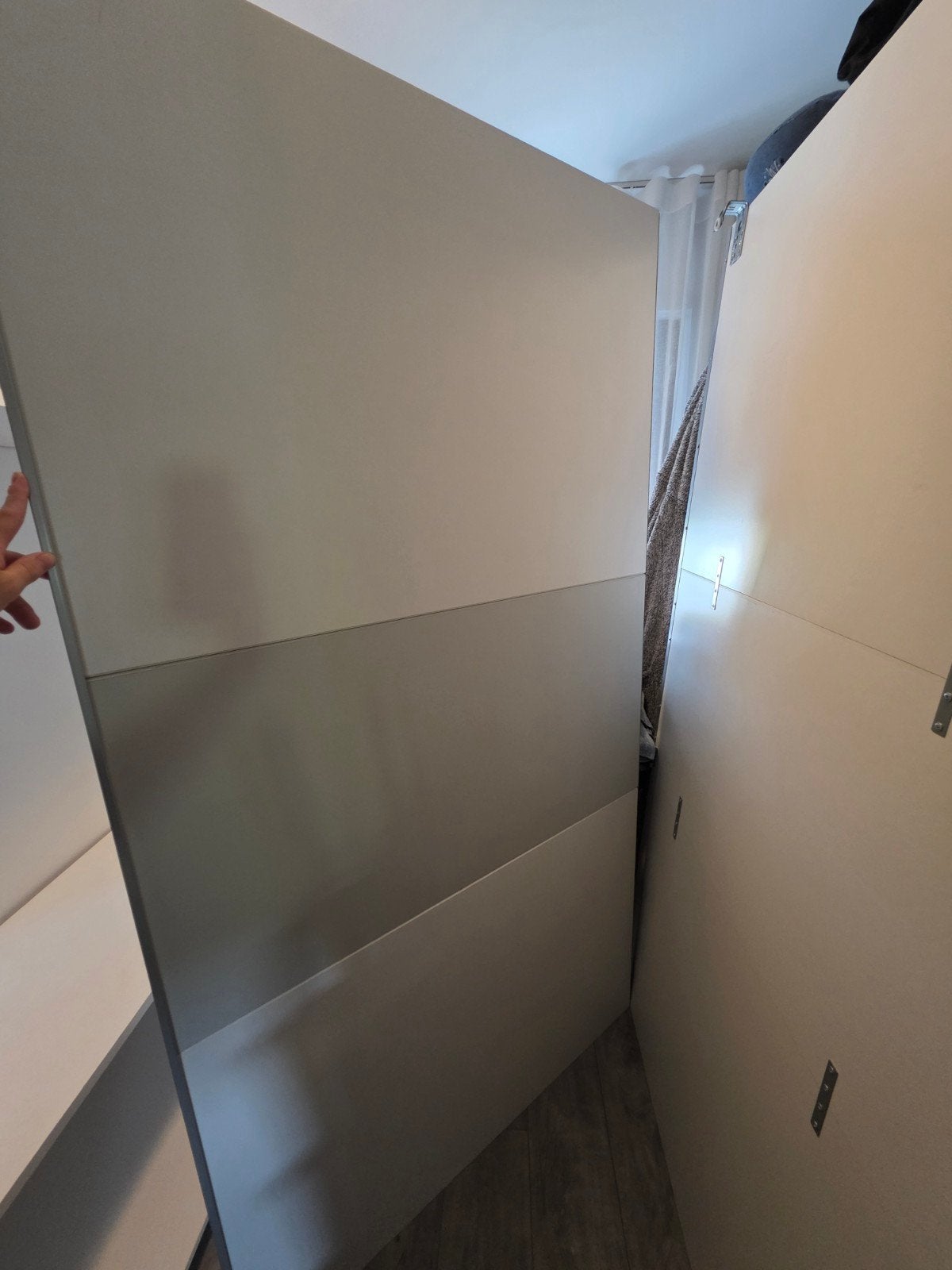 Kledingkast 210 hoog- direct over te nemen, Huis en Inrichting, Ophalen, Gebruikt, 200 cm of meer, Met plank(en)