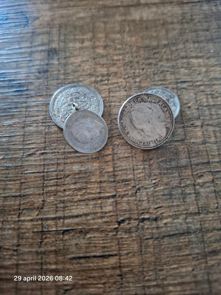 Manchetknopen van 10 en 25 cent uit 1941, Ophalen, Koningin Wilhelmina, 10 cent, Setje