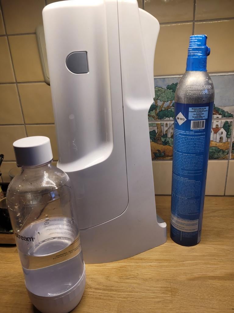 Sodastream met volle ongeopende cilinder en fles, Witgoed en Apparatuur, Bruiswatermachines, Ophalen