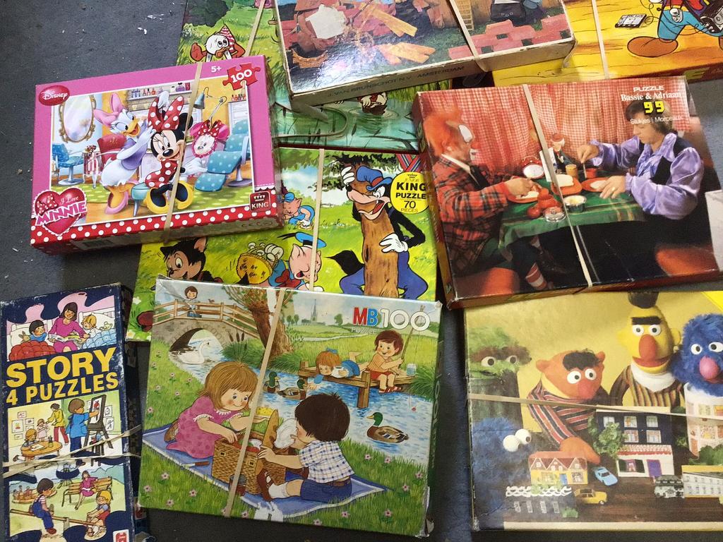 16 puzzels, Ophalen of Verzenden, 10 tot 50 stukjes, Van hout