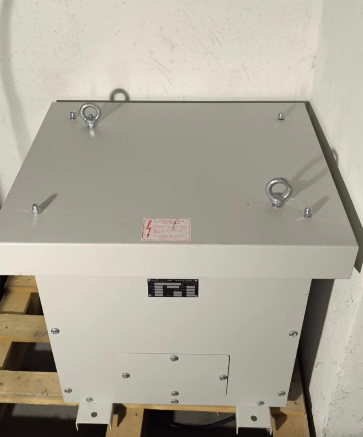 Meth t3t driefase scheidingstransformator/scheidingstrafo, Ophalen