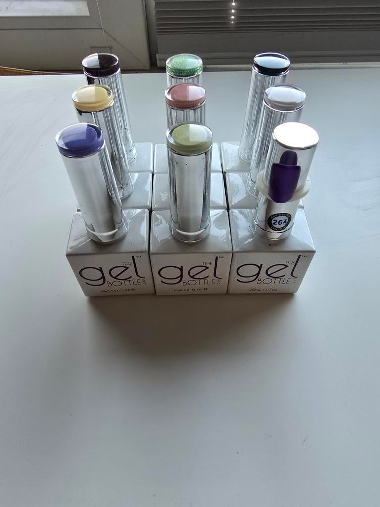 Gellak set 9 kleuren The GelBottle,  en 1 blooming in 1 koop, Gebruikt, Paars, Ophalen of Verzenden, Handen en Nagels