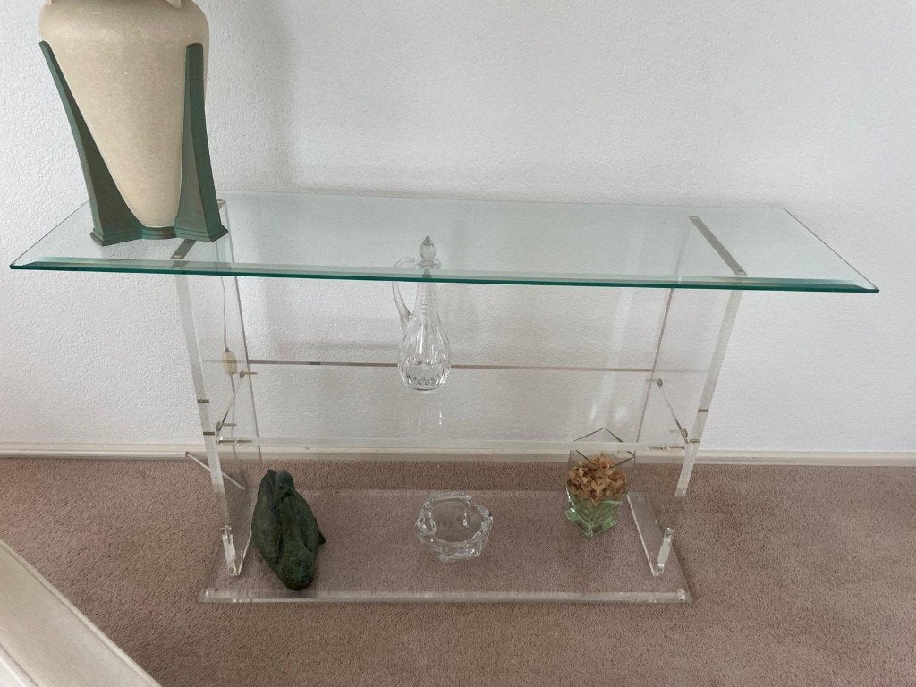 Vintage plexiglas sidetable met glazen blad, Ophalen, 100 tot 150 cm, Jaren 70/80 modern / Hollywood Regency, Zo goed als nieuw