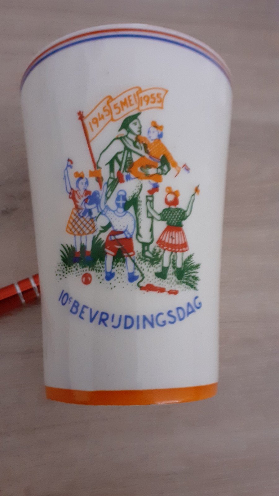 Beker 10 jaar bevrijdingsdag uit 1955, Ophalen, Zo goed als nieuw, Overige materialen, Overige typen