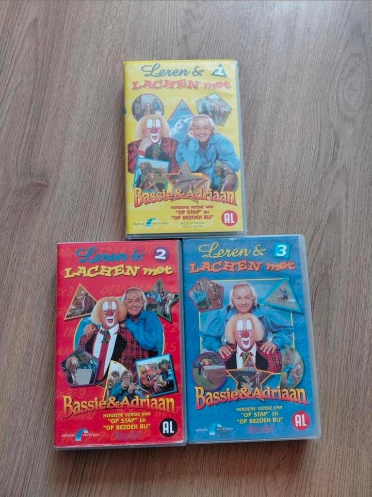 Bassie en Adriaan Leren en Lachen deel 1,2,3 op videoband., Gebruikt, Alle leeftijden, Kinderprogramma's en -films, Overige typen