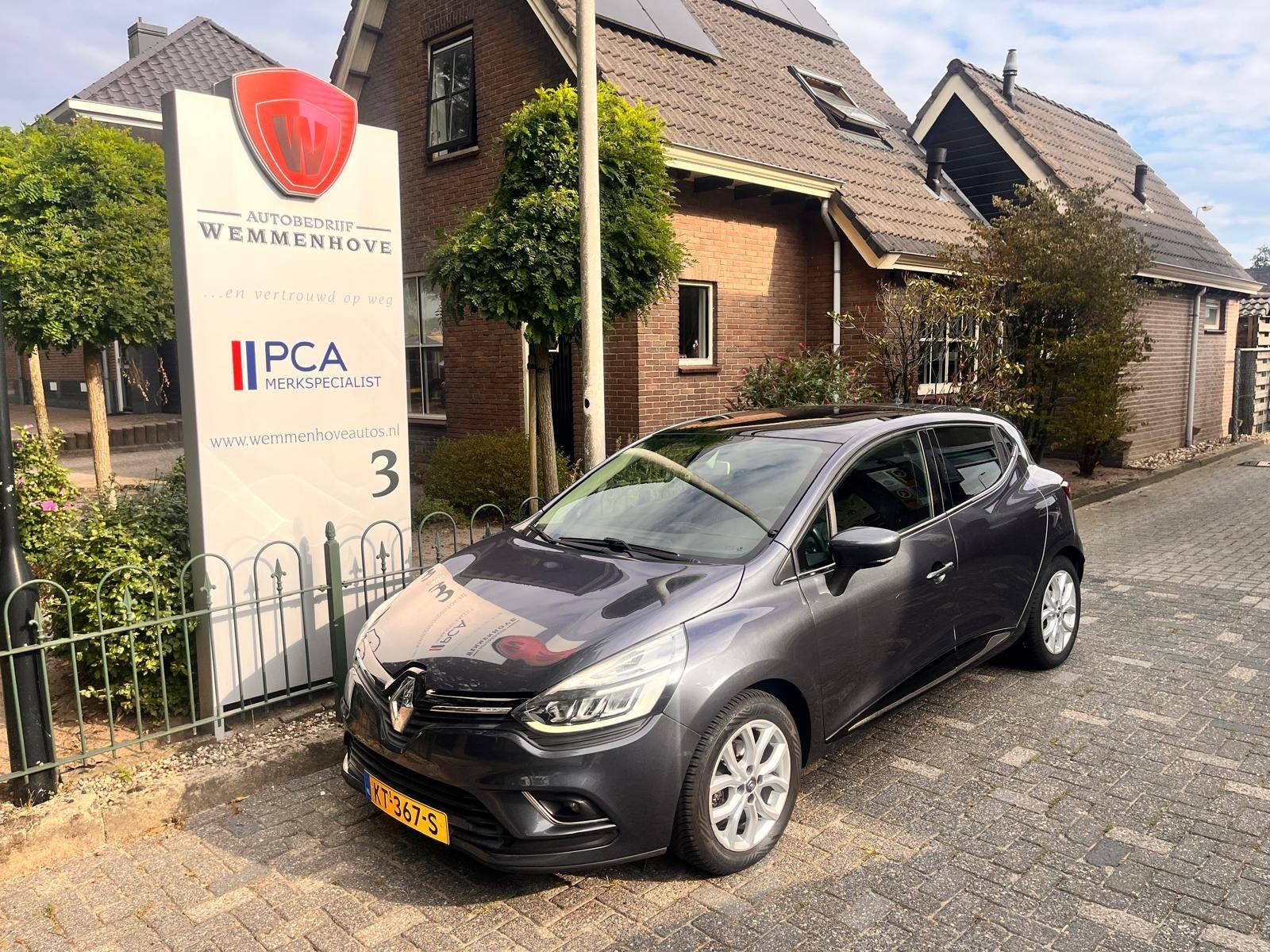Renault Clio 0.9 TCe Intens (bj 2016), Voorwielaandrijving, Gebruikt, Leder en Stof, 49 €/maand