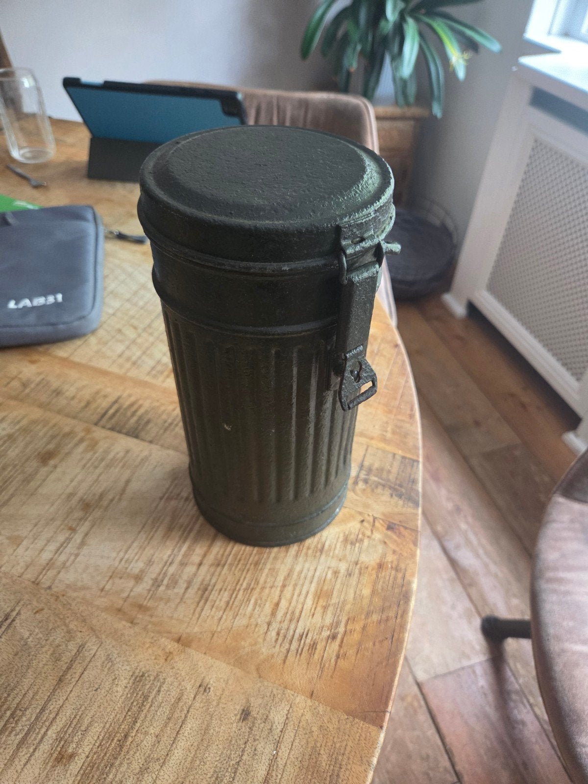 Gasmasker bus ww2, Ophalen of Verzenden