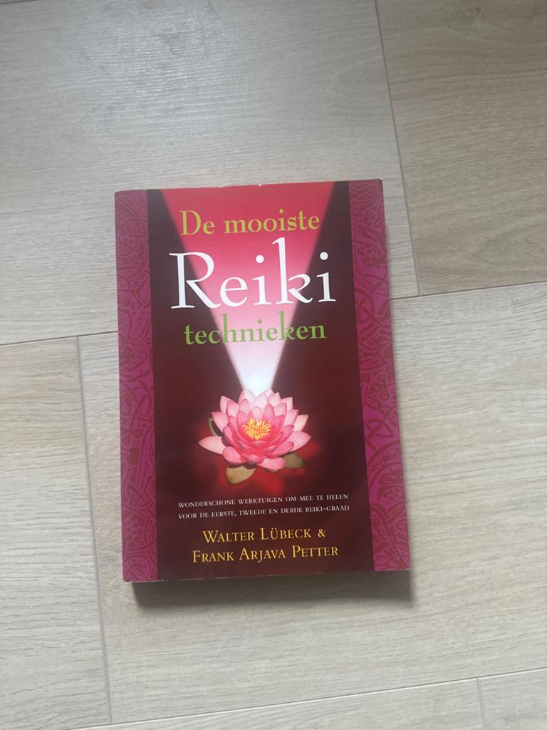 De mooiste Reiki technieken - Walter Lübeck & Frank Arjava P, Boeken, Esoterie en Spiritualiteit, Zo goed als nieuw, Instructieboek