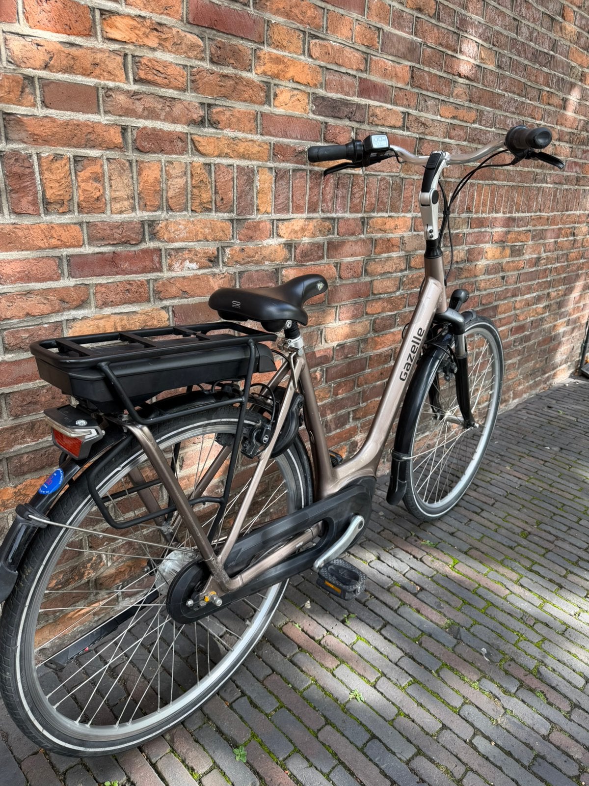 Foto 4 van Gazelle orange c7+ elektrische dames fiets 53cm 500w