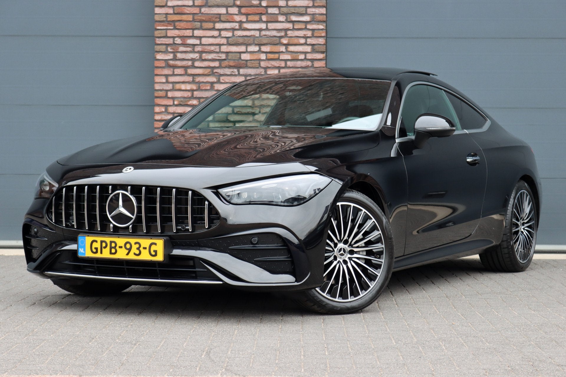 Mercedes-Benz CLE Coupé 200 AMG Line | Distronic Pro | Pano, 4 cilinders, Met garantie (alle), 4 stoelen, Zwart