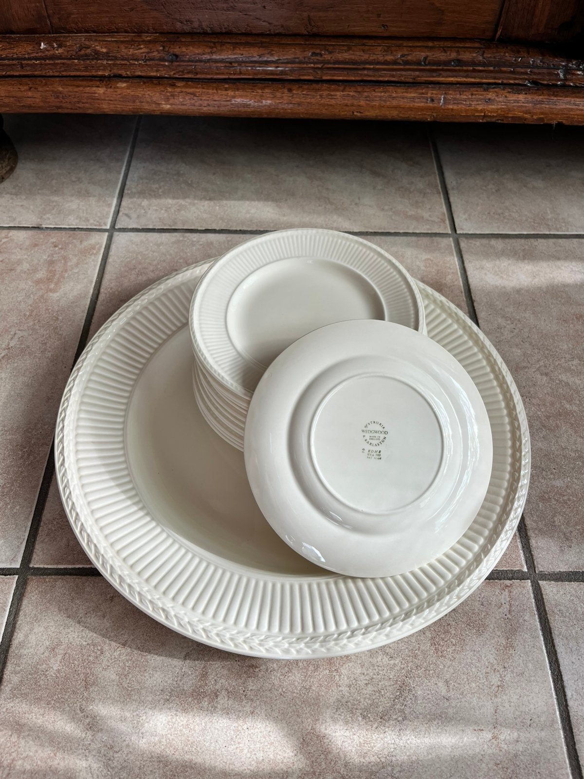 Gebaksbord met 12 gebaksschotels Wedgwood Edme, Antiek en Kunst, Antiek | Servies los, Ophalen
