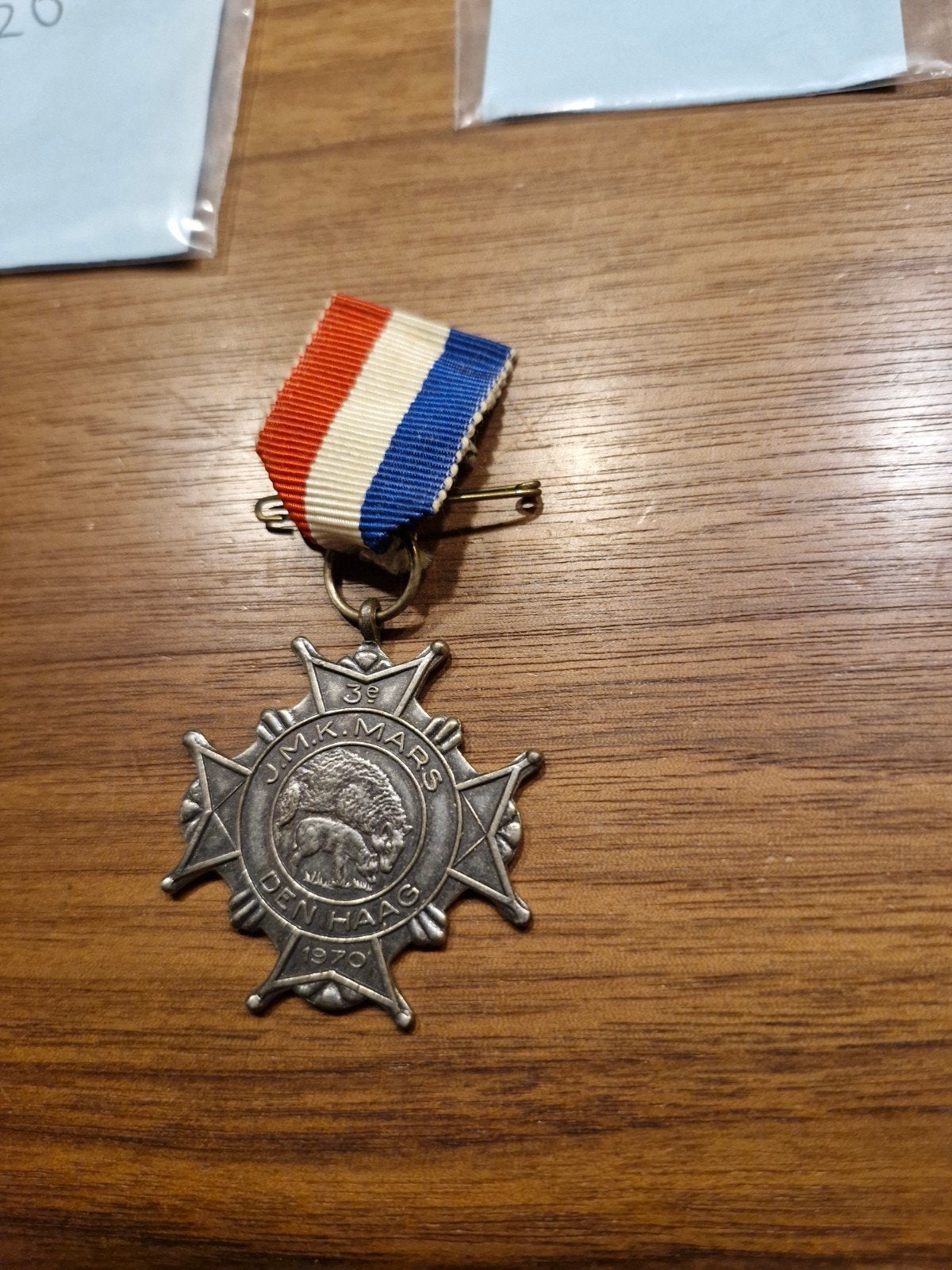 025 Zilverkleurige Medaille J.M.K. Mars Den Haag 1970, Verzamelen, Militaria | Algemeen, Ophalen of Verzenden, Overige soorten