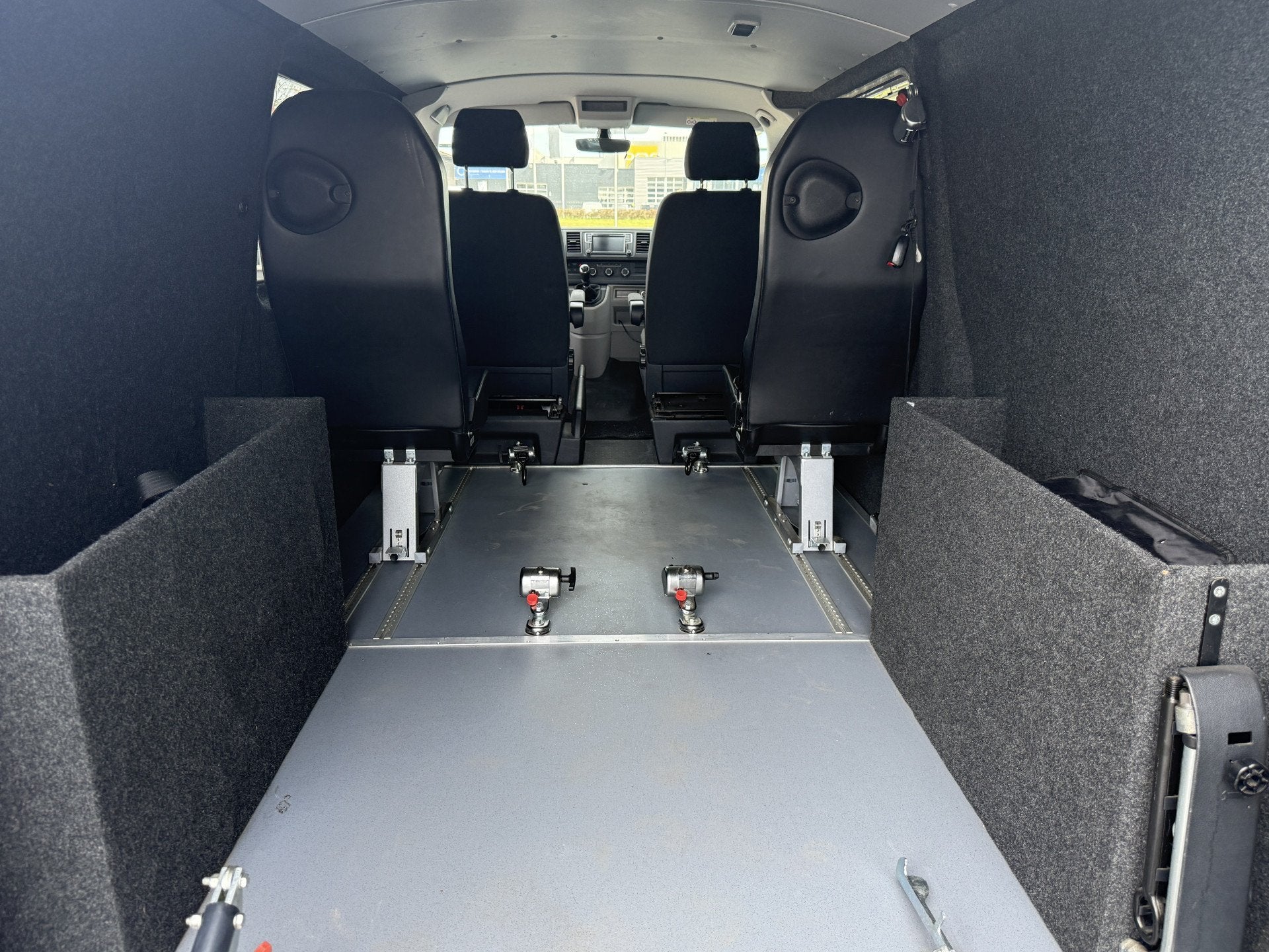 Volkswagen Transporter 4+1 Rolstoelbus 2.0 TDI L2H1 Comfortl, Auto's, Bestelauto's, Voorwielaandrijving, Gebruikt, 4 cilinders