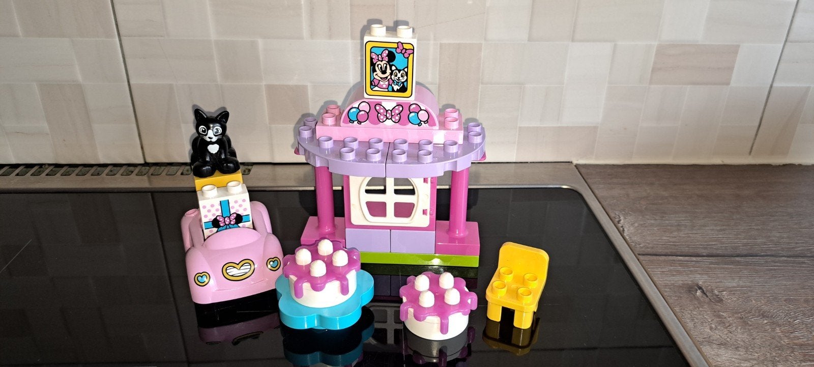 LEGO Duplo Minnie Mouse Boetiek met auto en accessoires, Gebruikt, Lego, Ophalen of Verzenden, Disney