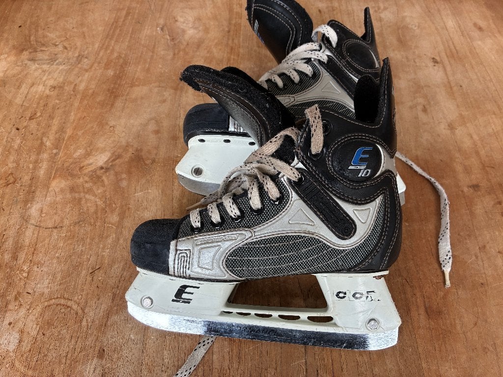 IJshockeyschaatsen CCM Externo E10 Maat 34, US 2, Ophalen of Verzenden, Gebruikt, Schaatsen