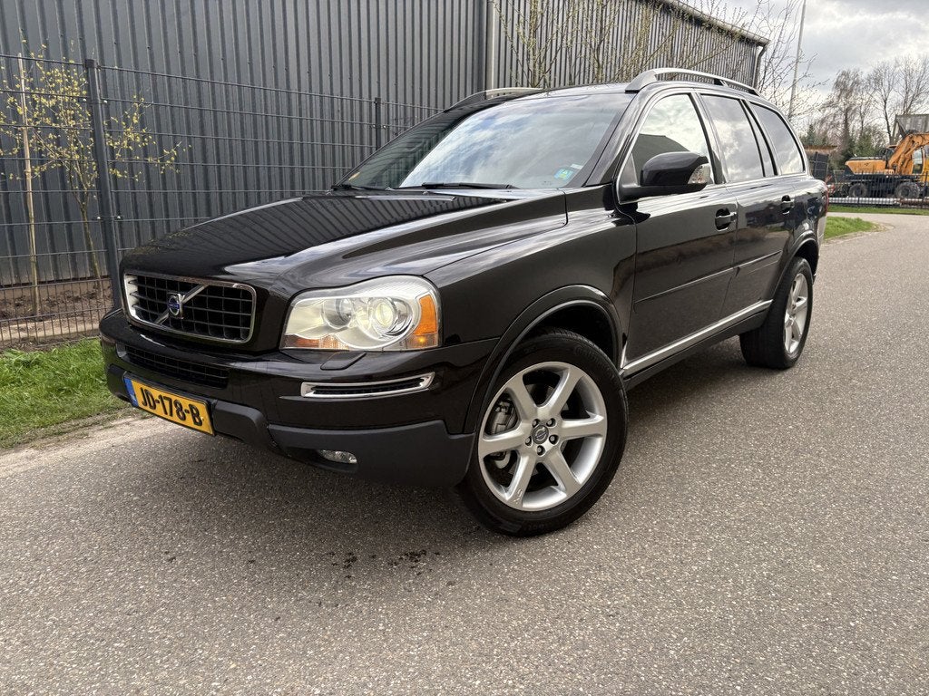 Volvo XC90 2.4 D5 Summum / AUTOMAAT / LEER / NAVI / CRUISE /, Auto's, Volvo, Gebruikt, 241 €/maand, 7 stoelen, Zwart