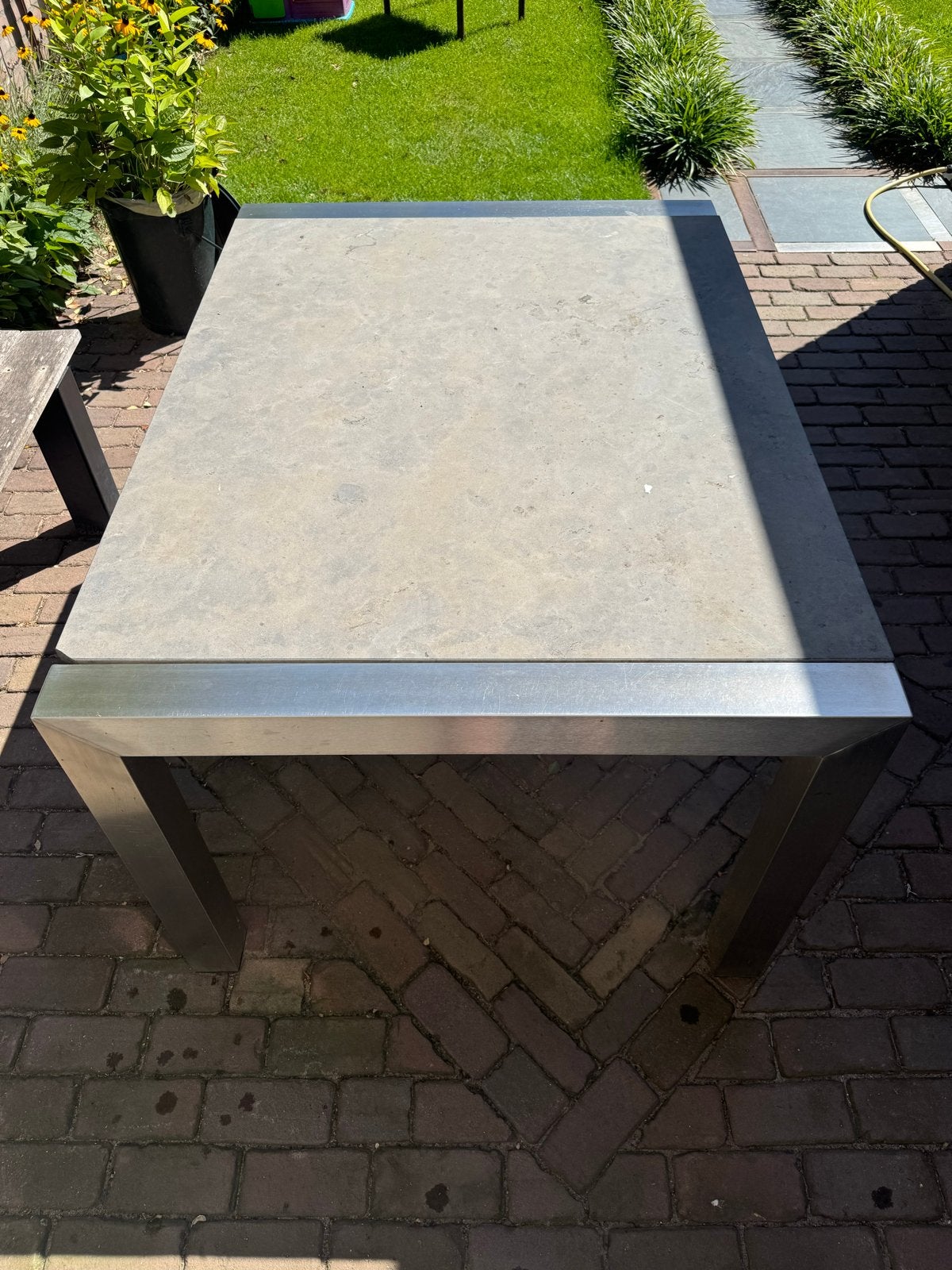 Natuursteen tuintafel met RVS onderstel - 136x100x75 cm, Tuin en Terras, Ophalen, Gebruikt, Rechthoekig, Rvs