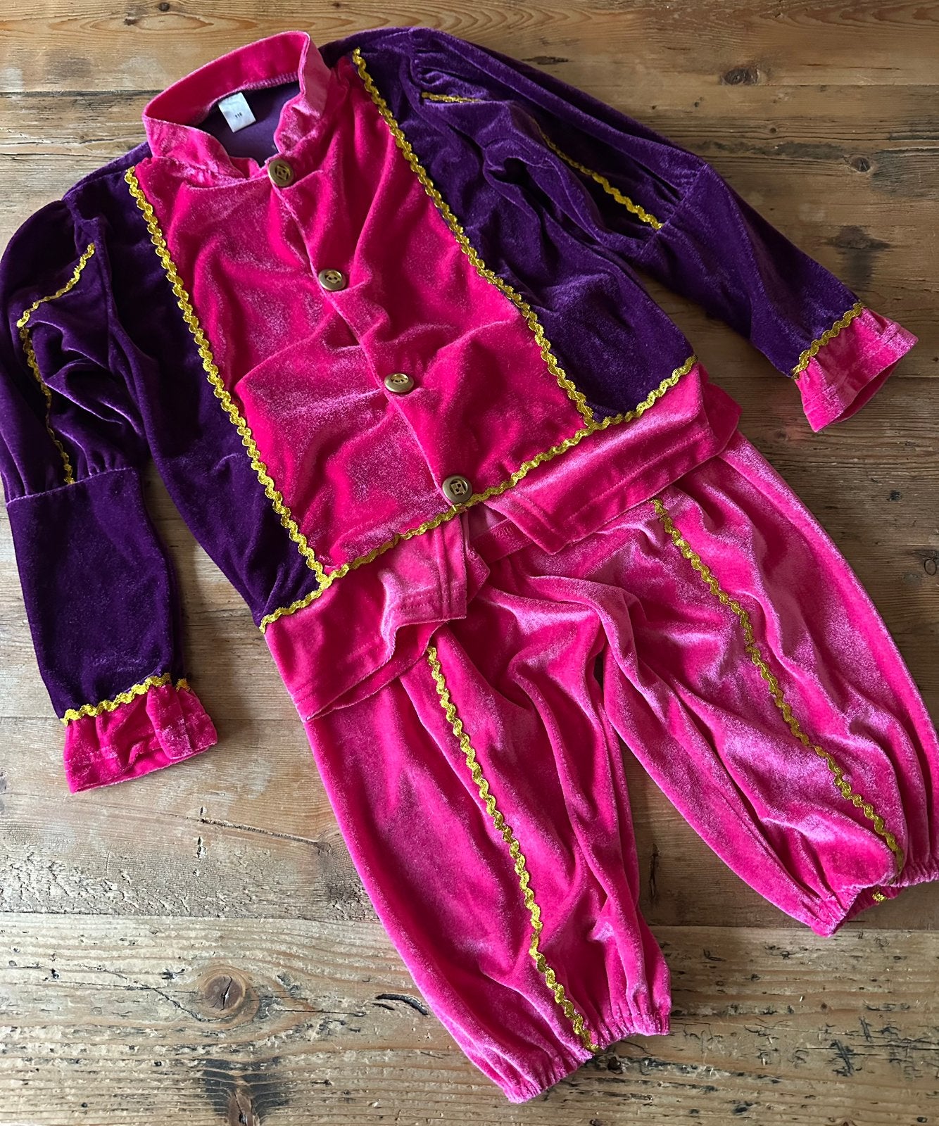 Fluwelen Pietenpakje maat 116 roze/paars, Diversen, Ophalen of Verzenden, Nieuw