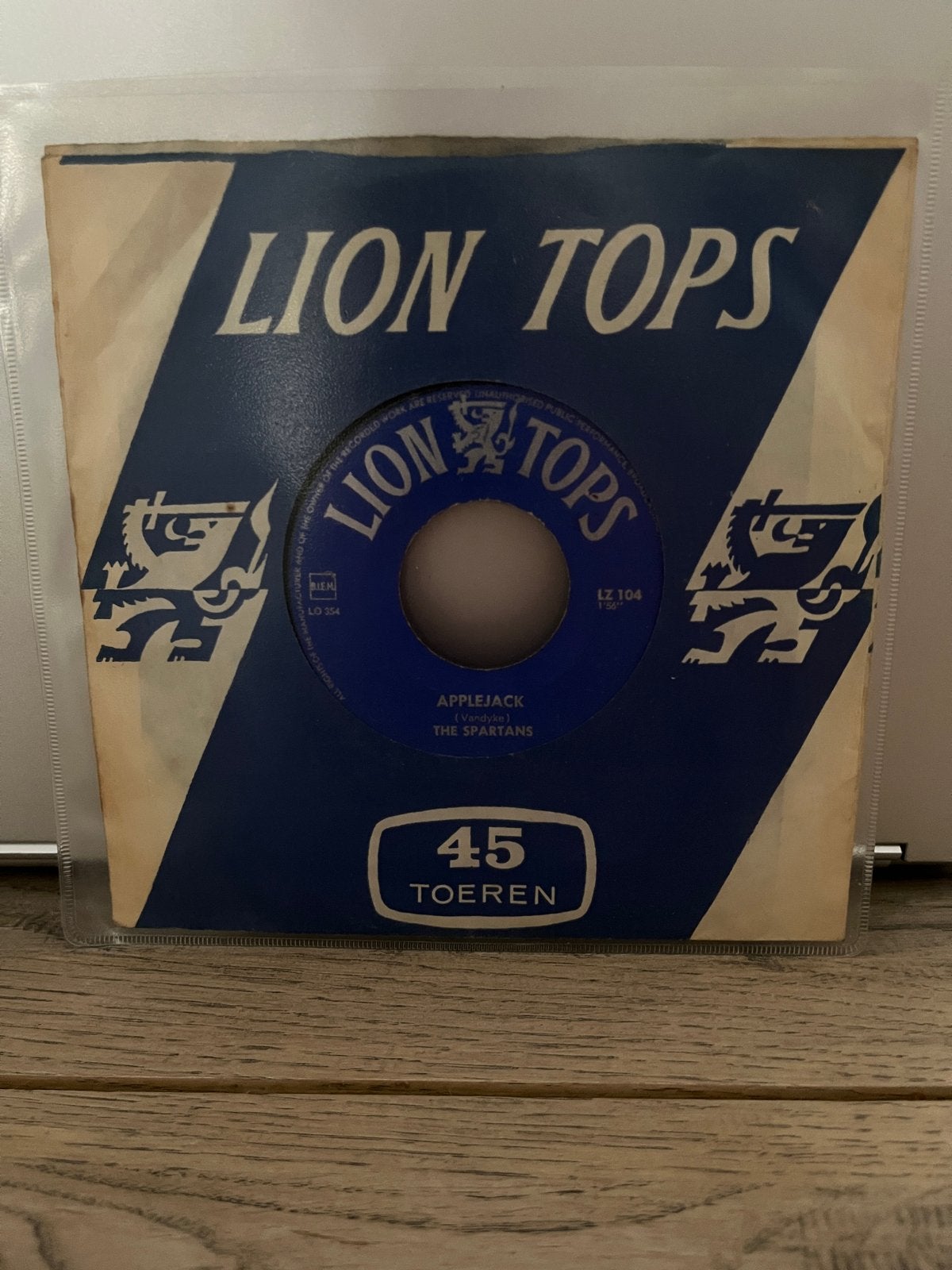 Single: The Spartans - Applejack / Tim Reynolds - Blue Velve, Originele persing, 7 inch, Ophalen of Verzenden, Zo goed als nieuw