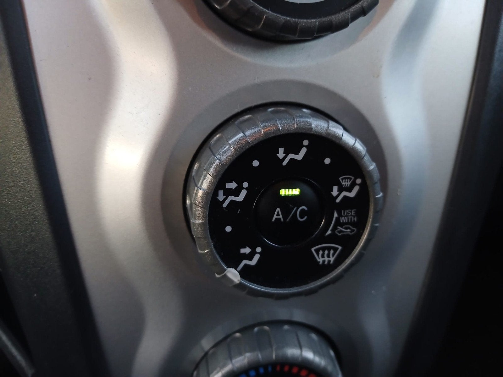 Foto 13 van Toyota Yaris 1.3 16V AIRCO 5 deurs NIEUW APK