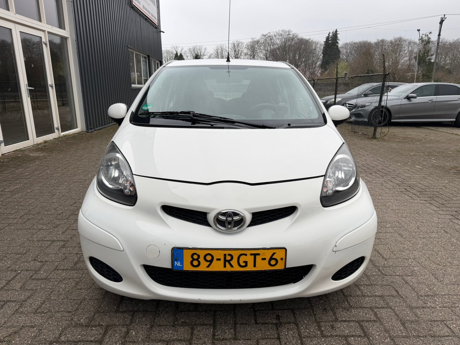 Toyota Aygo 1.0 12V Vvt-i 5DRS 2011 Wit NIEUWE APK BIJ, Auto's, Voorwielaandrijving, Euro 5, Stof, USB