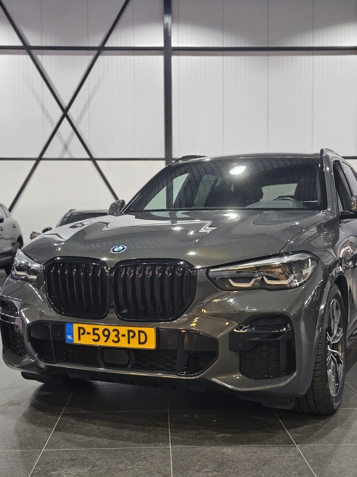 BMW X5 Xdrive45e 394pk Aut 2022 Grijs, Auto's, 77 km/l, Parkeerassistent, 2410 kg, Vierwielaandrijving