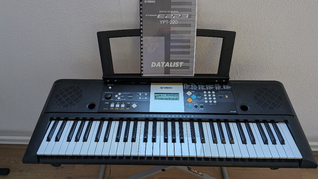 Yamaha PSR-E223 YPT-220 Keyboard Piano Midi Keyboard, Ophalen, 61 toetsen, Gebruikt, Midi-aansluiting