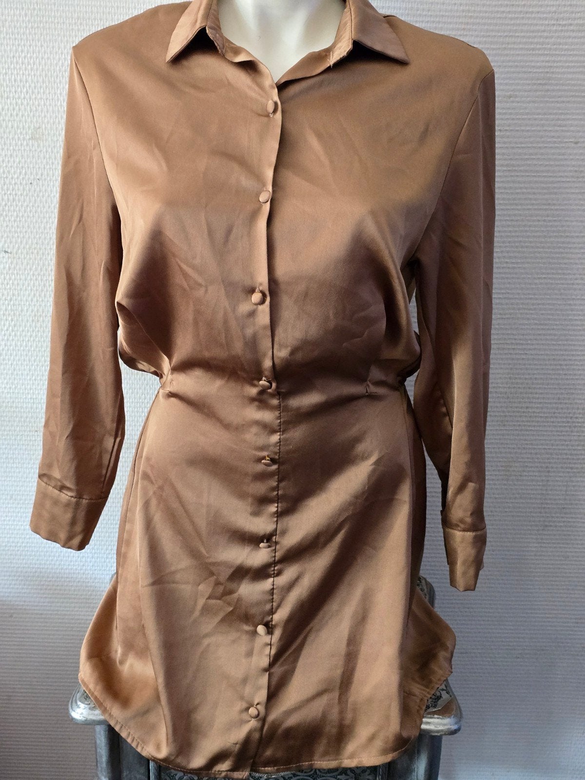Eight Paris Satijnen overhemdjurk in bronskleur - Maat S, Kleding | Dames, Bruin, Ophalen of Verzenden, Maat 36 (S), Boven de knie