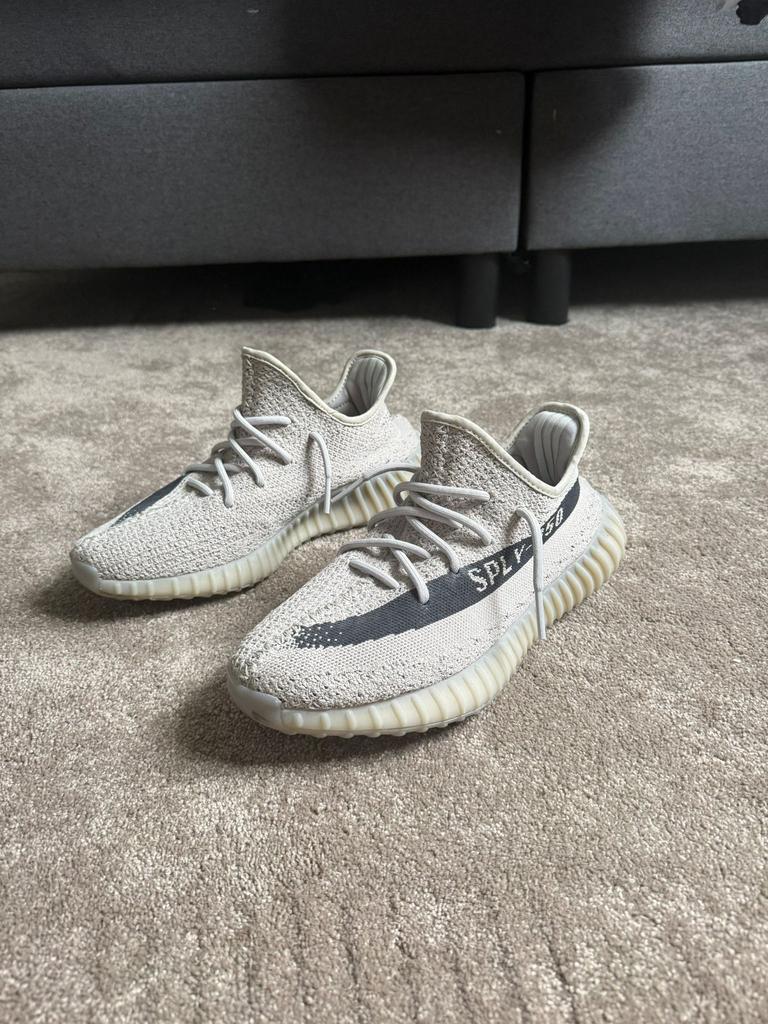 Adidas Yeezy Boost 350 V2 – Maat 42 2/3 – Zo goed als nieuw, Ophalen of Verzenden, Zo goed als nieuw, Overige kleuren