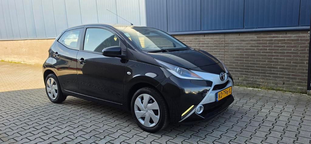 Toyota Aygo 1.0 12V Vvt-i Ddrs 2016 Zwart, Voorwielaandrijving, Stof, 4 stoelen, Zwart