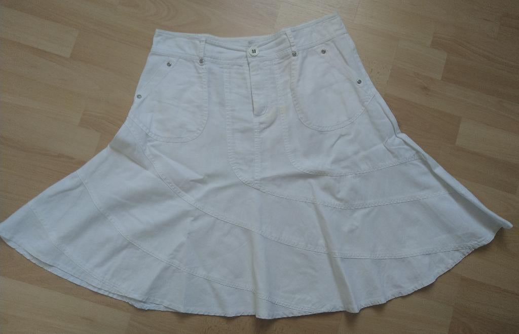 Te koop aangeboden: 8 baanse dames rok  , Maat 38/40 (M), Wit, Outhentic, Ophalen of Verzenden