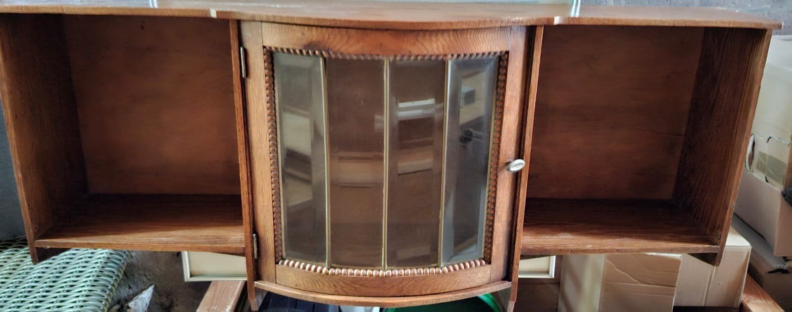 Hangend houten boekenkastje met geslepen glas, Ophalen