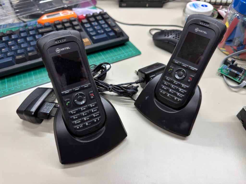 Mitel DECT Handsets (2 stuks) met laders, Ophalen of Verzenden, Gebruikt, 2 handsets