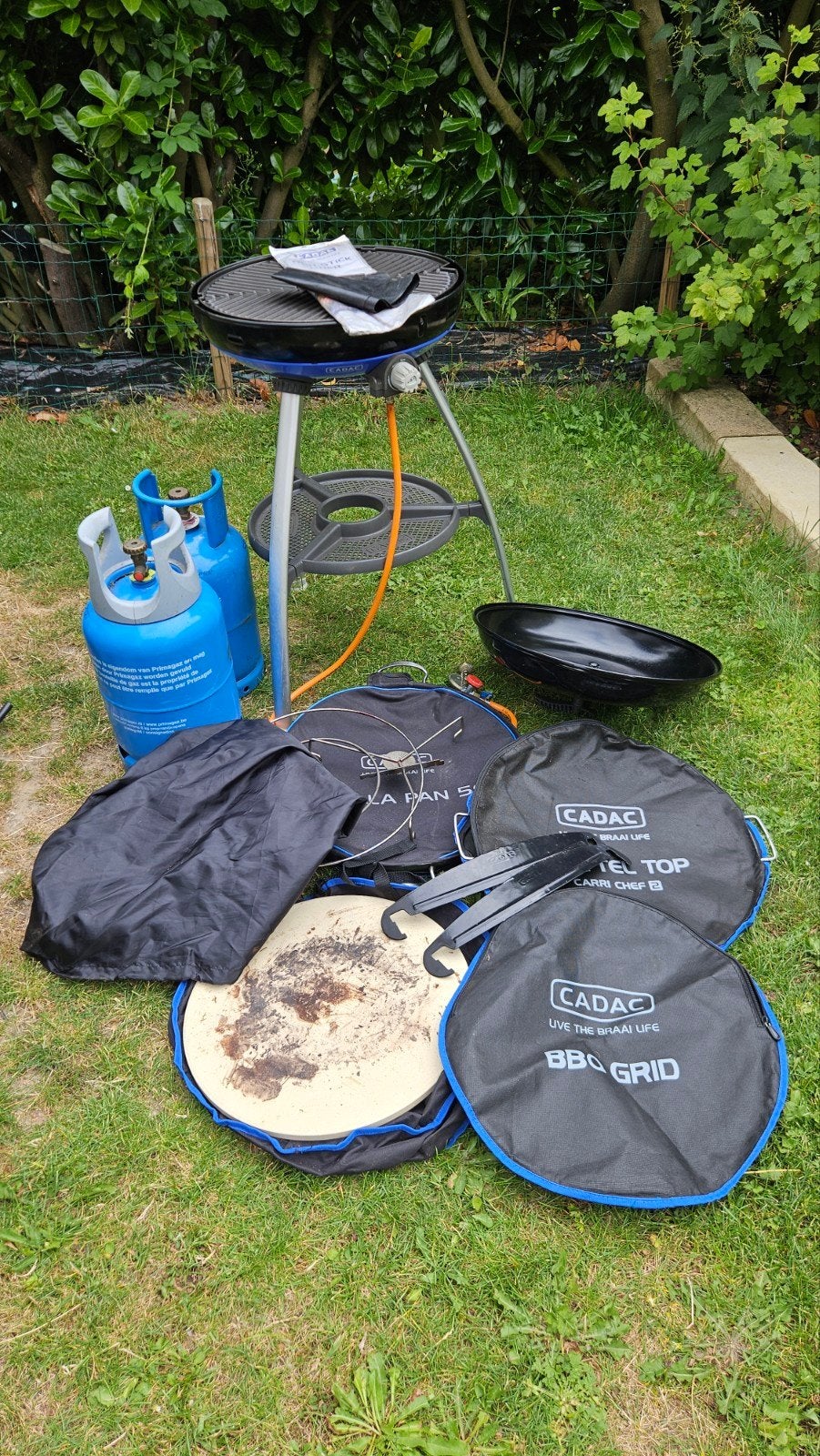 Cadac Carri Chef 2 BBQ met accessoires en gasflessen, Tuin en Terras, Gasbarbecues, Ophalen, Gebruikt