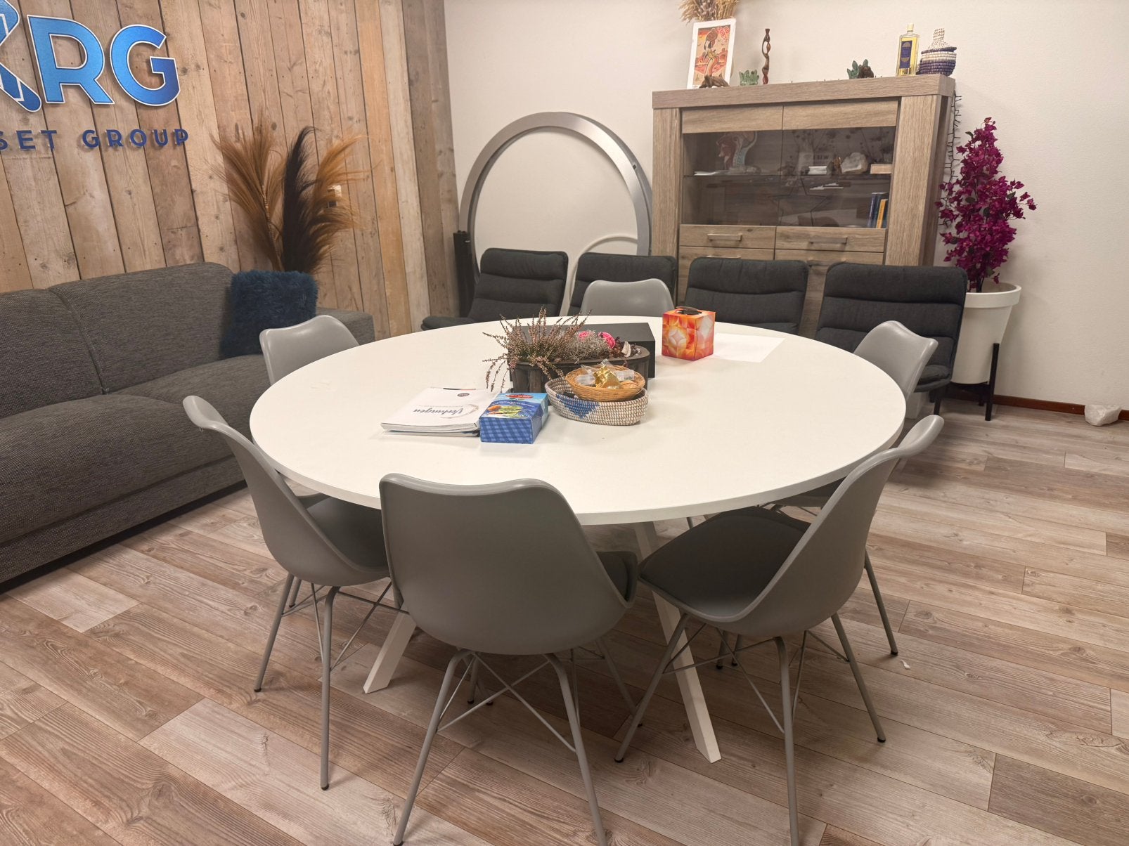 Vergadertalel en 6 stoelen, Ophalen, Zo goed als nieuw, Vijf, Zes of meer stoelen