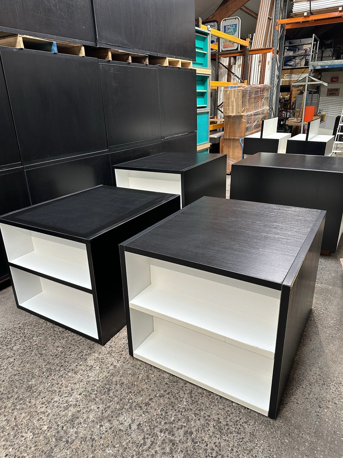 Grote Presentatie Meubels *Zwart houtlook *Winkel inrichting, Ophalen of Verzenden