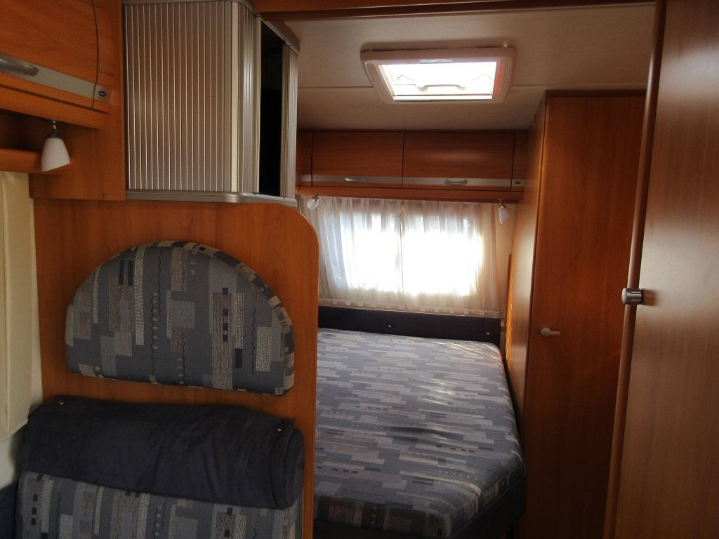 Wilk S4 400 MD NIEUWE VOORTENT, Caravans en Kamperen, Caravans, Overige typen, Schokbreker, Treinzit, Wilk