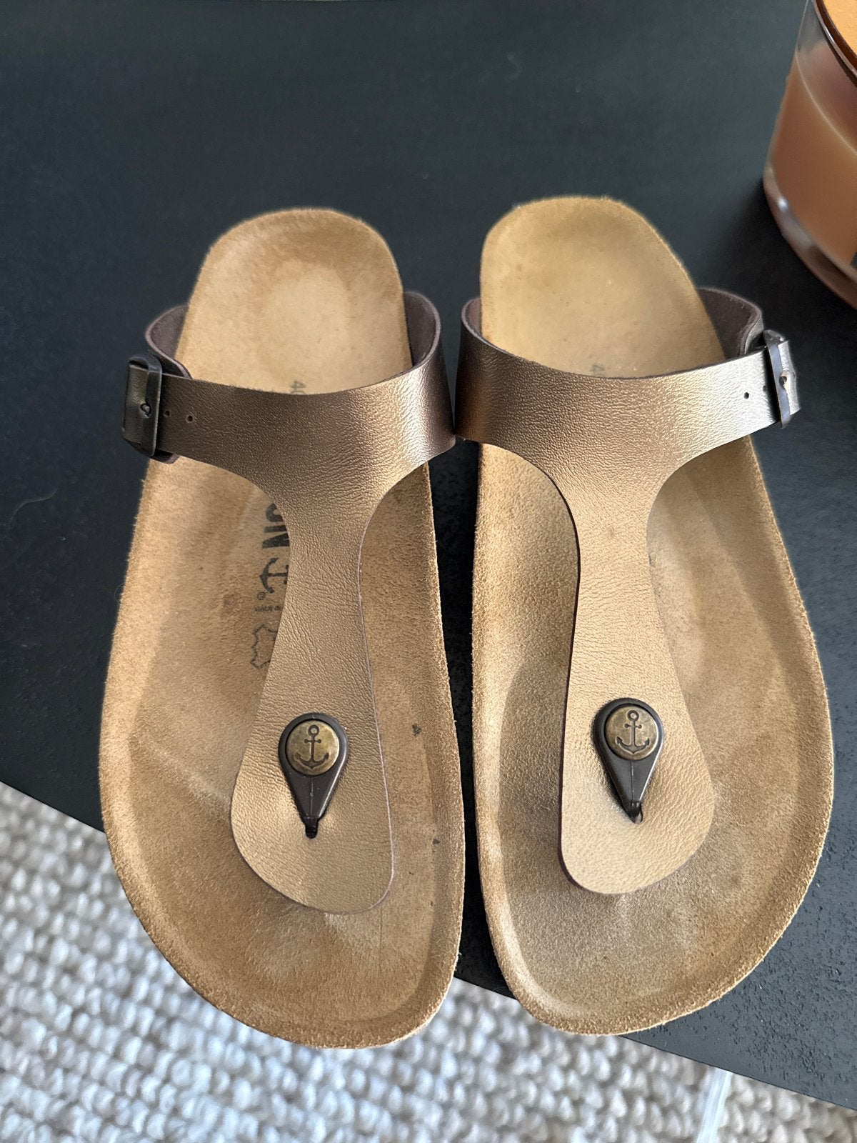 Bayton teenslippers maat 40 - nieuw, Ophalen of Verzenden, Zo goed als nieuw, Bruin, Slippers