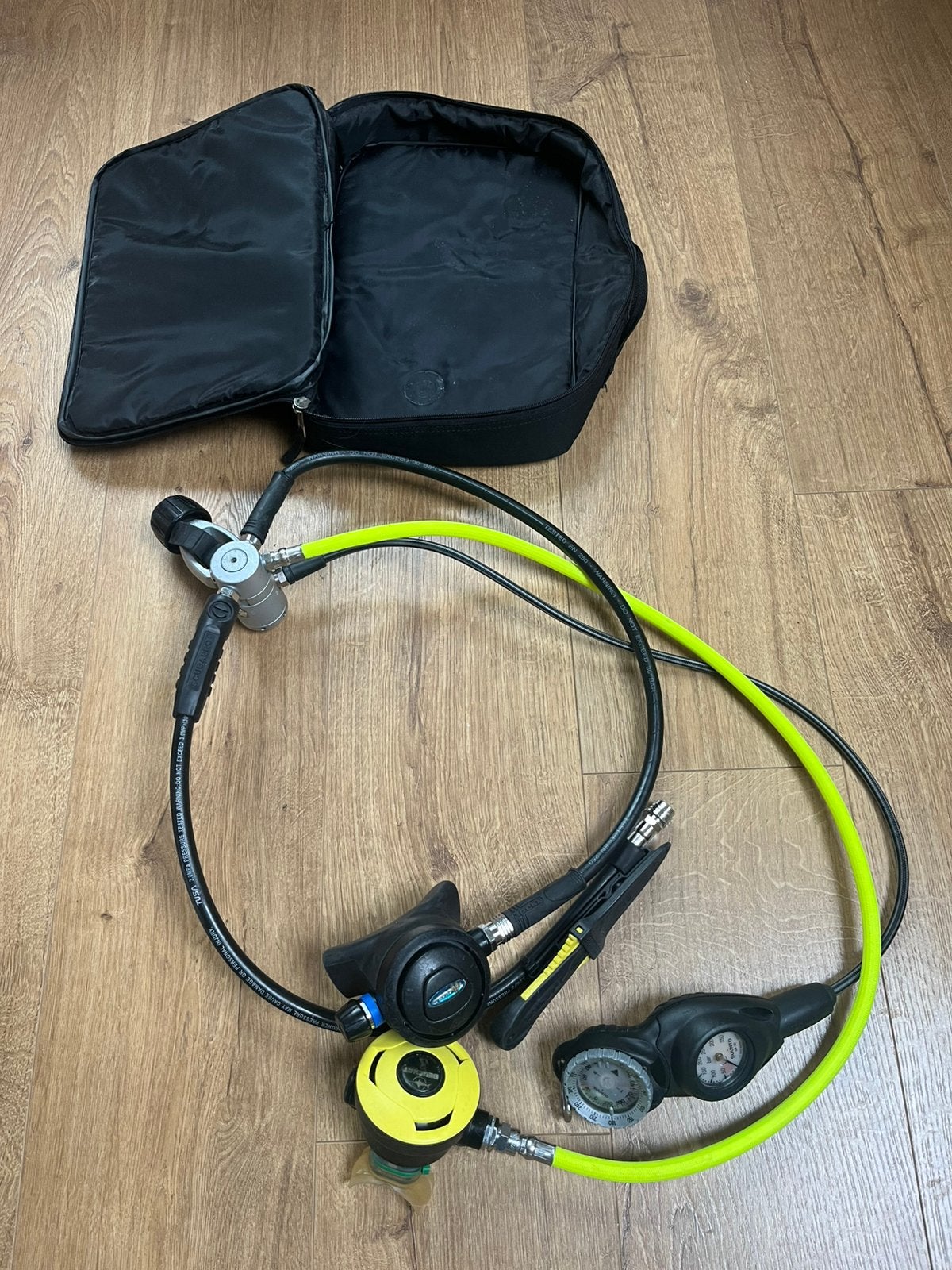 Beuchat ademautomaat compleet met mes en tas, Watersport en Boten, Duiken, Ophalen of Verzenden, Gebruikt