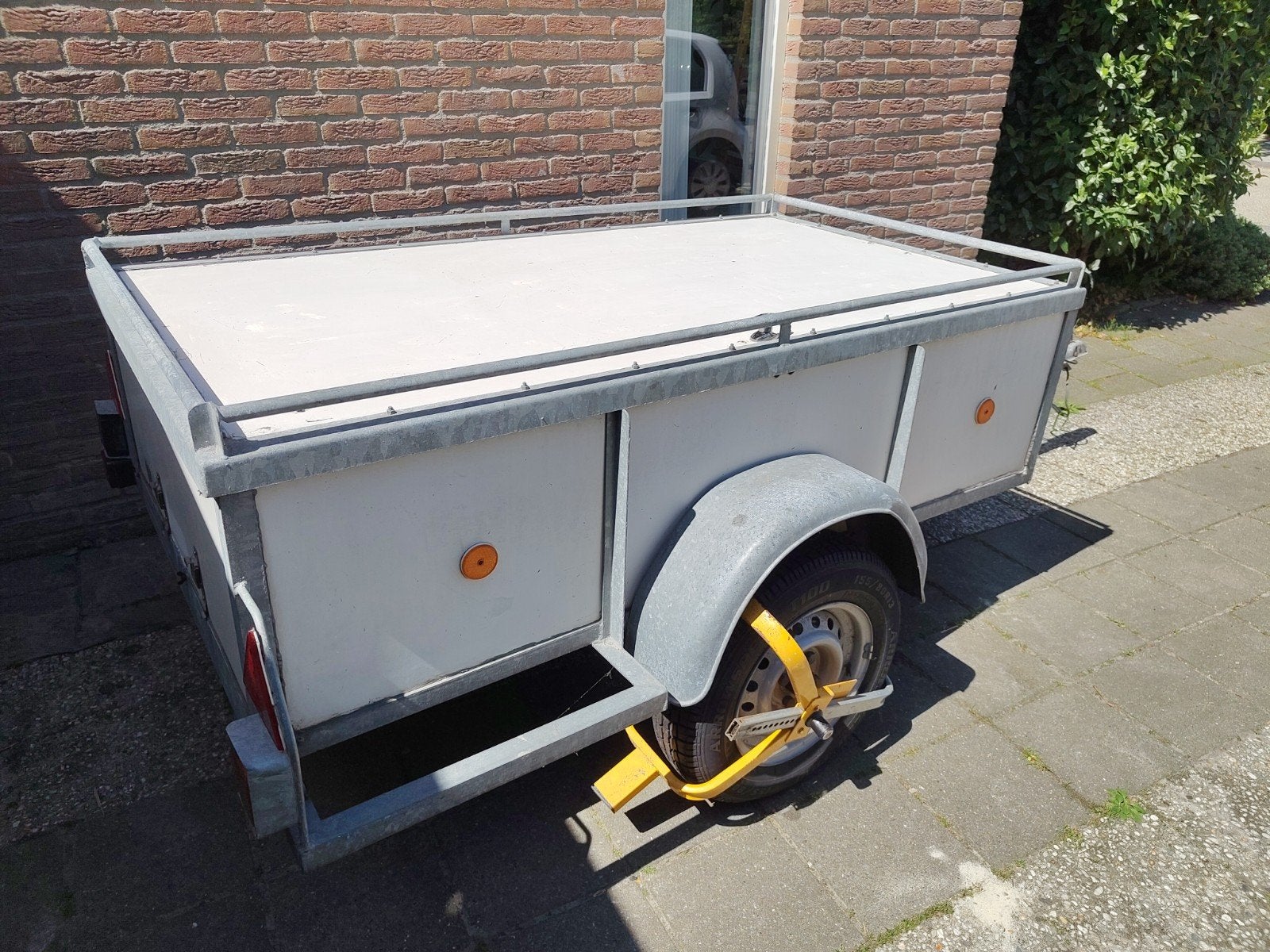 Compacte aanhanger met deksel en slot, Ophalen, Gebruikt