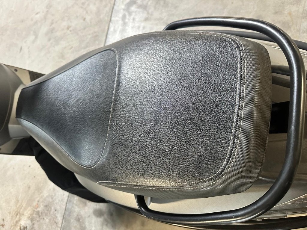 Zadel buddy KYMCO new LIKE, Fietsen en Brommers, Ophalen of Verzenden, Gebruikt, Zadel, Kymco